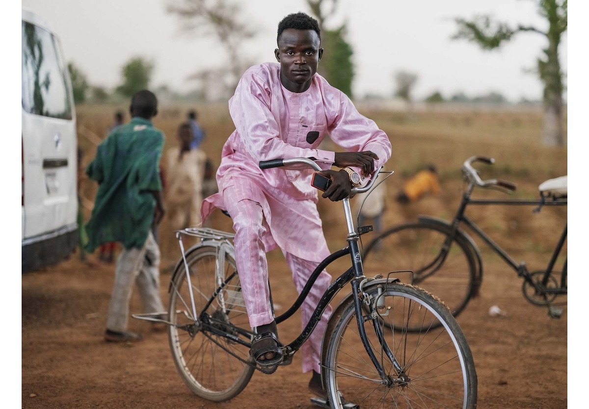 Pieter Hugo - At a bus stop outside Kano, 2023